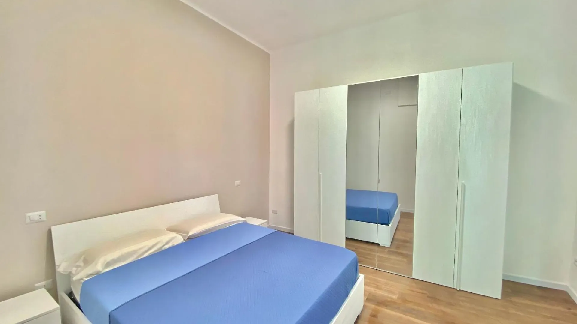 Washington Home 106 Milan Italy