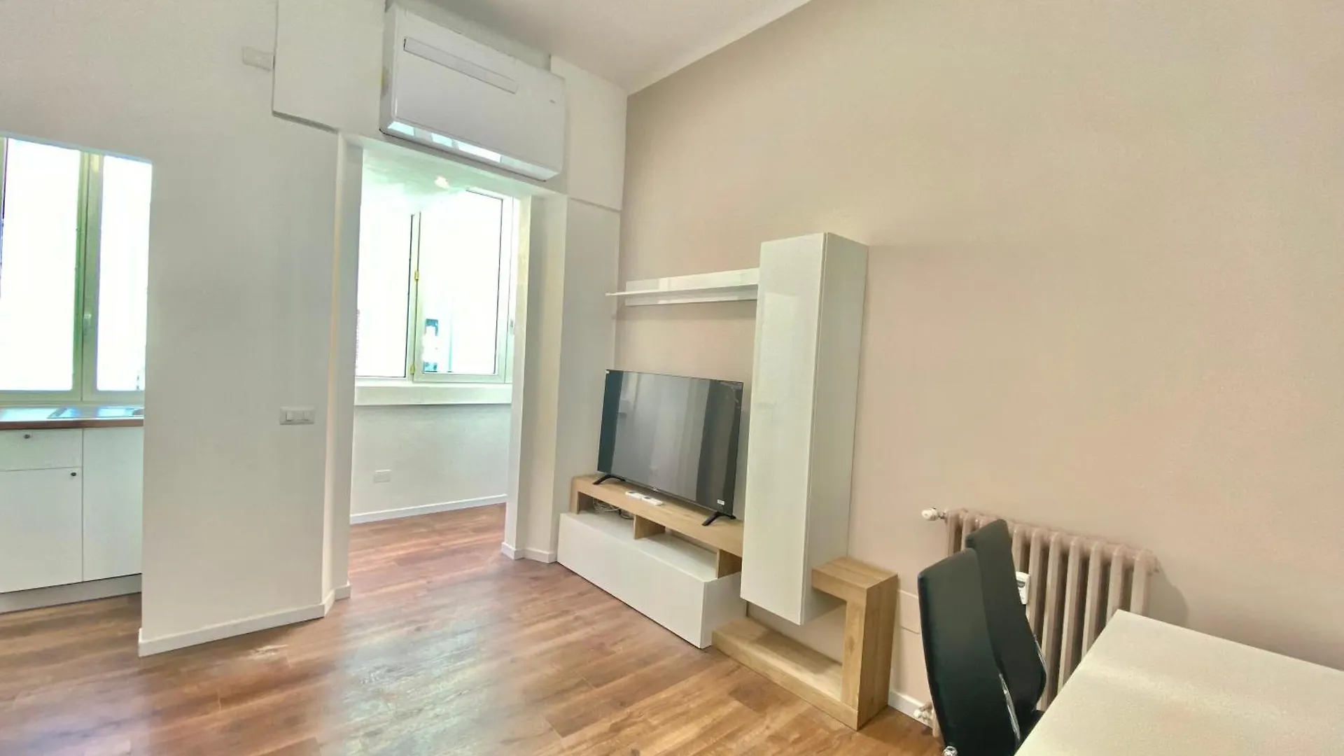 Washington Home 106 Milan Italy